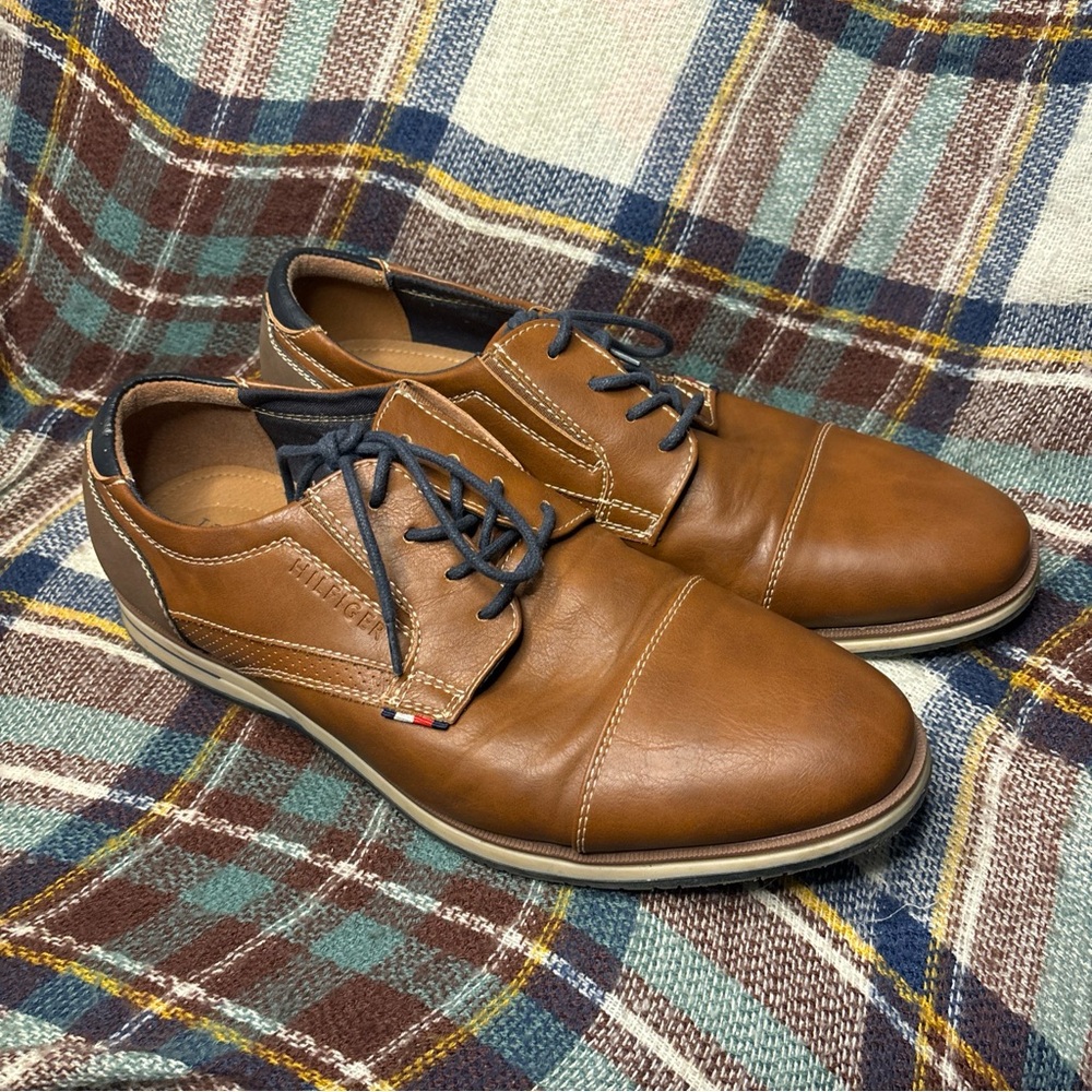 Tommy Hilfiger Tan Leather Oxfords